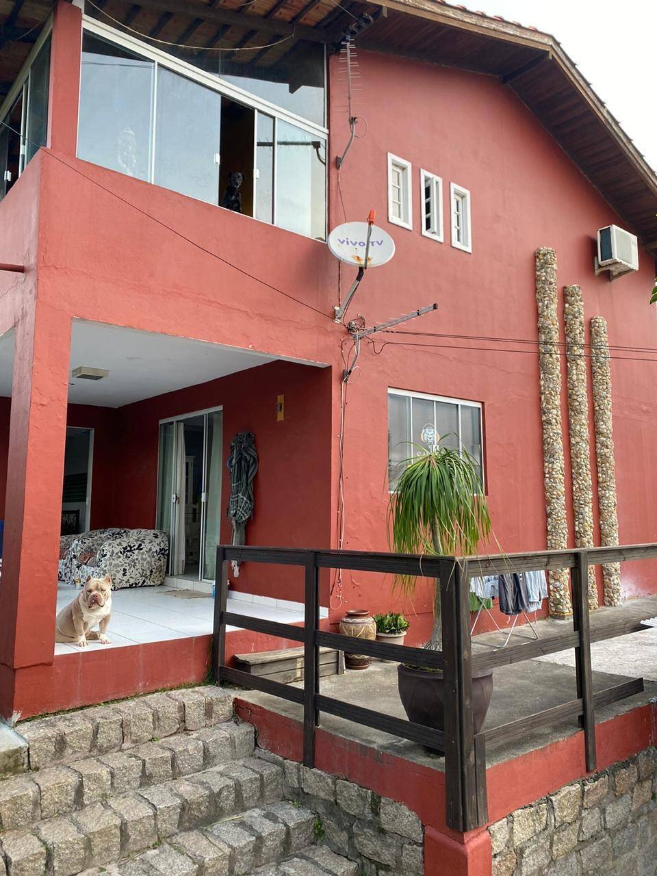 Vendo casa 05 dormitórios sendo 01 suíte na Praia do Campeche , vista mar