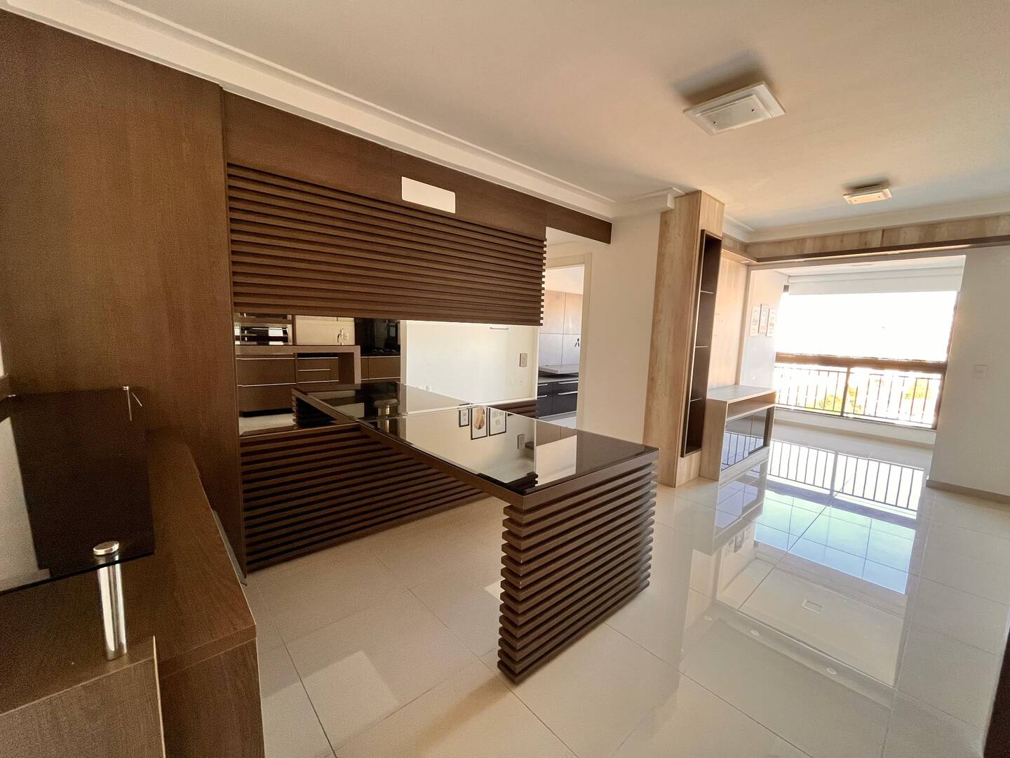 Apartamento Moderno e Mobiliado em Coqueiros com Vista Livre