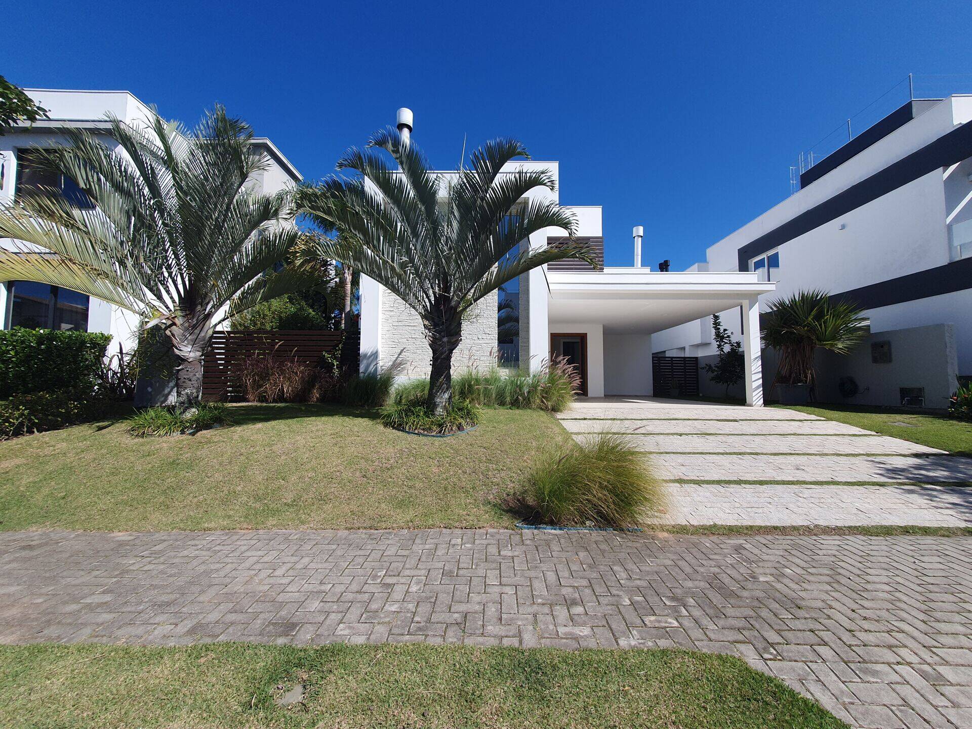 Casa Exclusiva em Condomínio de Alto Padrão no Rio Tavares