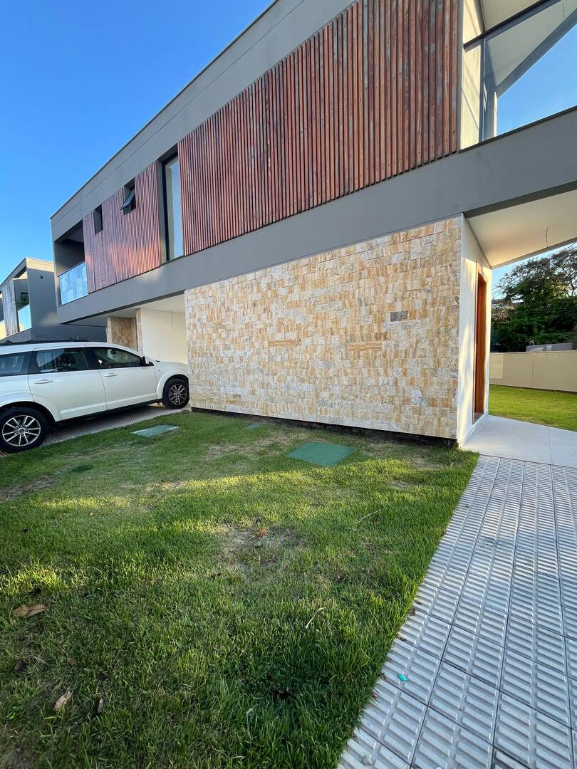 Casa à venda com 2 quartos, 110m² - Foto 2