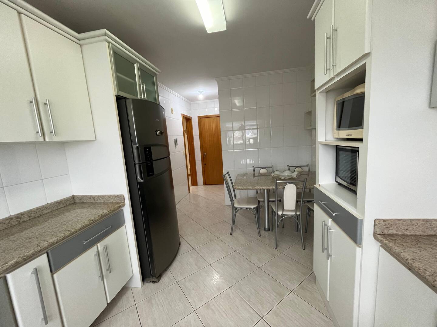 Apartamento para alugar com 4 quartos, 138m² - Foto 12