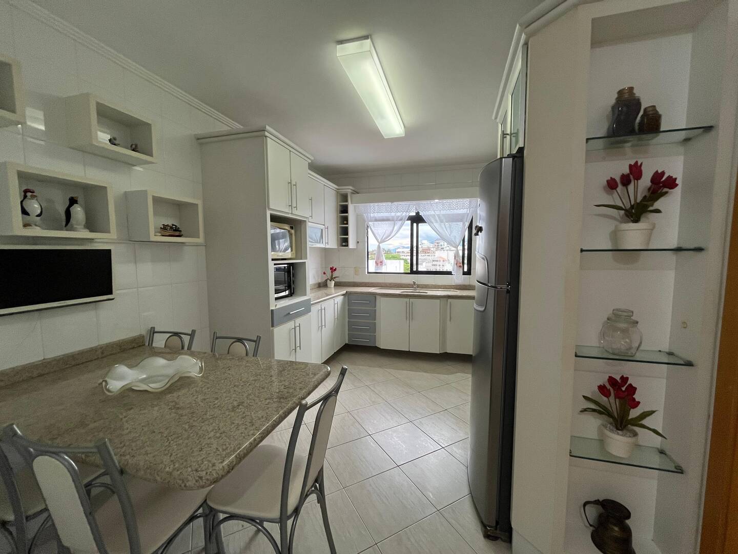 Apartamento para alugar com 4 quartos, 138m² - Foto 11