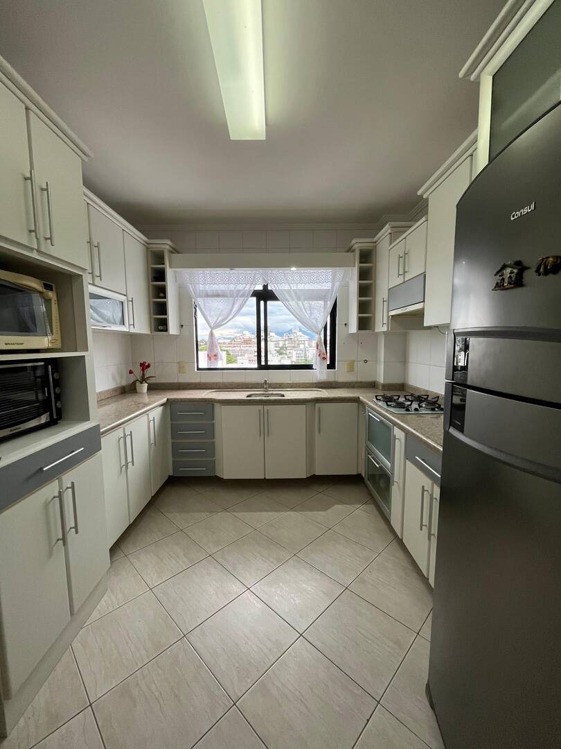 Apartamento para alugar com 4 quartos, 138m² - Foto 13