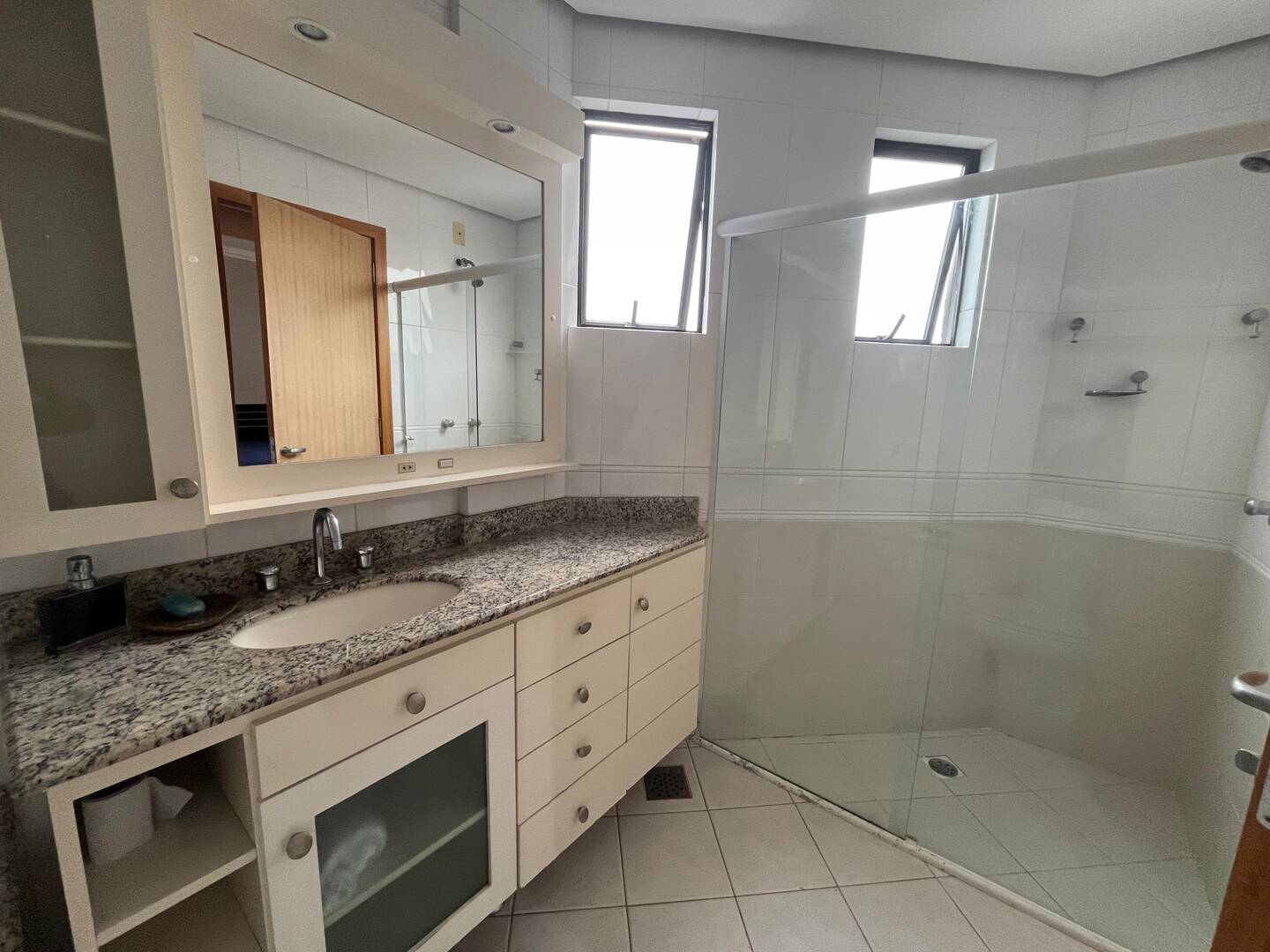 Apartamento para alugar com 4 quartos, 138m² - Foto 24