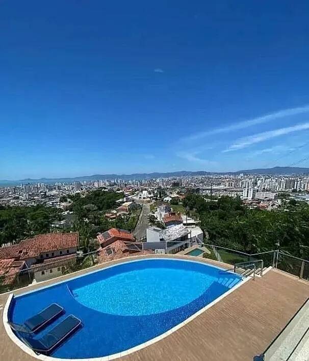Casa à venda com 4 quartos, 1000m² - Foto 5