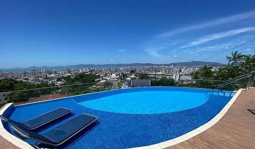 Casa à venda com 4 quartos, 1000m² - Foto 1