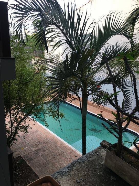 Casa Alto Padrão - 5 Dorm c/ 4 Suítes e Piscina - Bom Abrigo