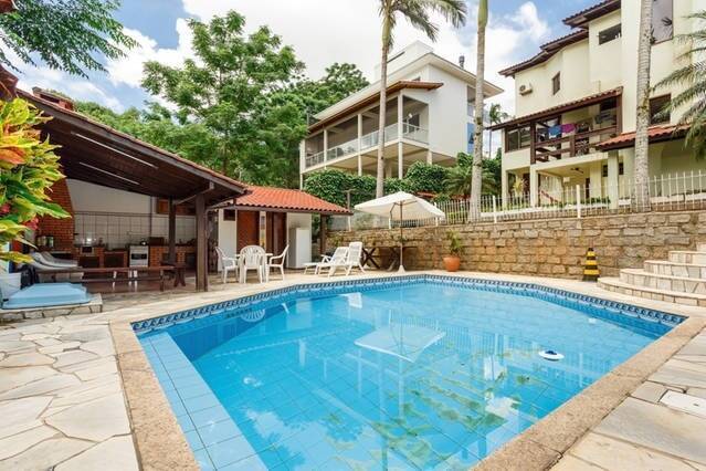 Casa - 04 Dorm Vista Mar c/ Piscina - Morro da Cruz - Centro