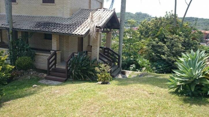 Casa com 400m² - 04 Dormitórios - Cachoeira do Bom Jesus