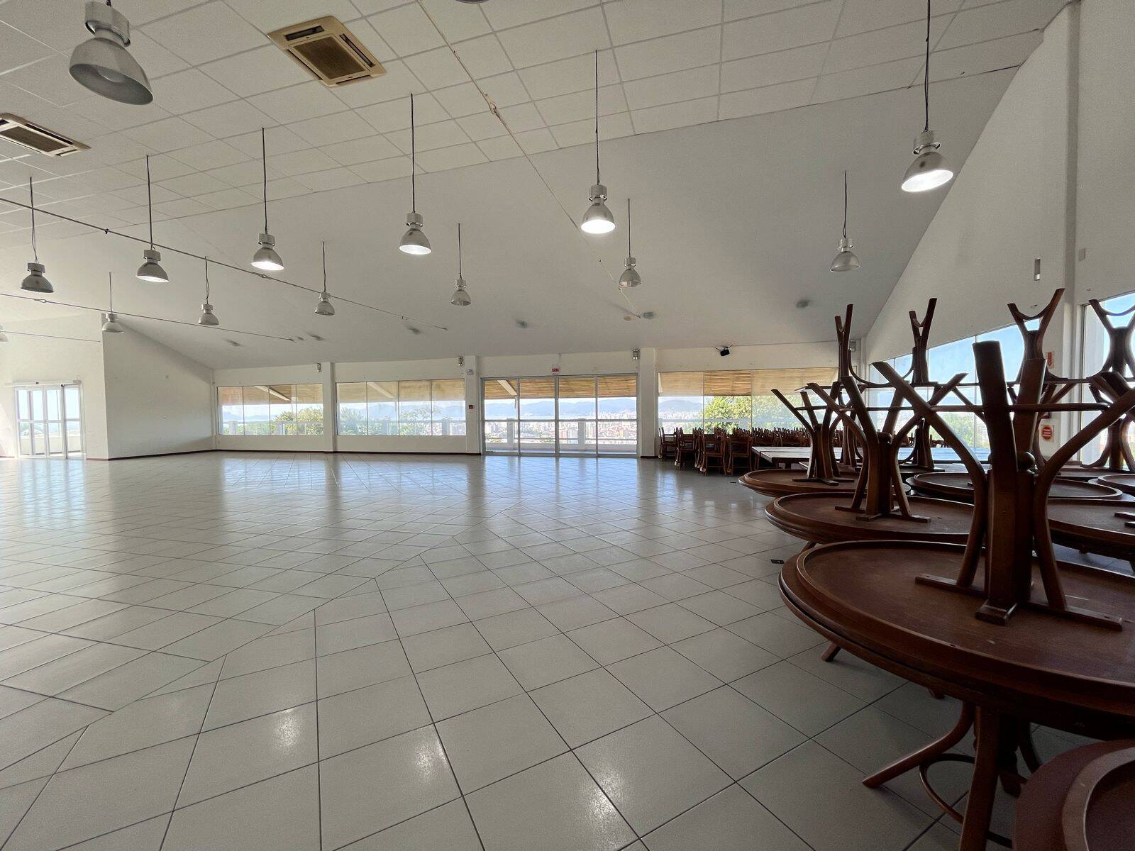 Casa à venda com 4 quartos, 1000m² - Foto 44