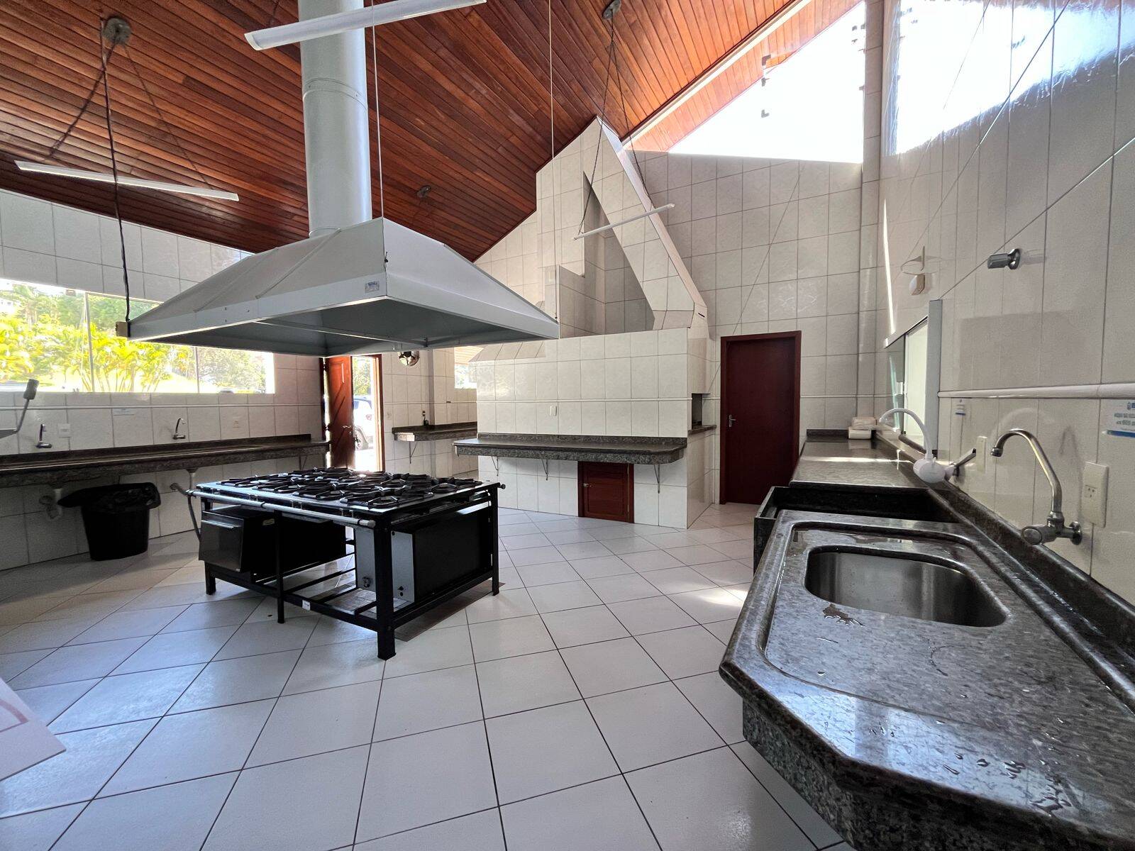 Casa à venda com 4 quartos, 1000m² - Foto 42