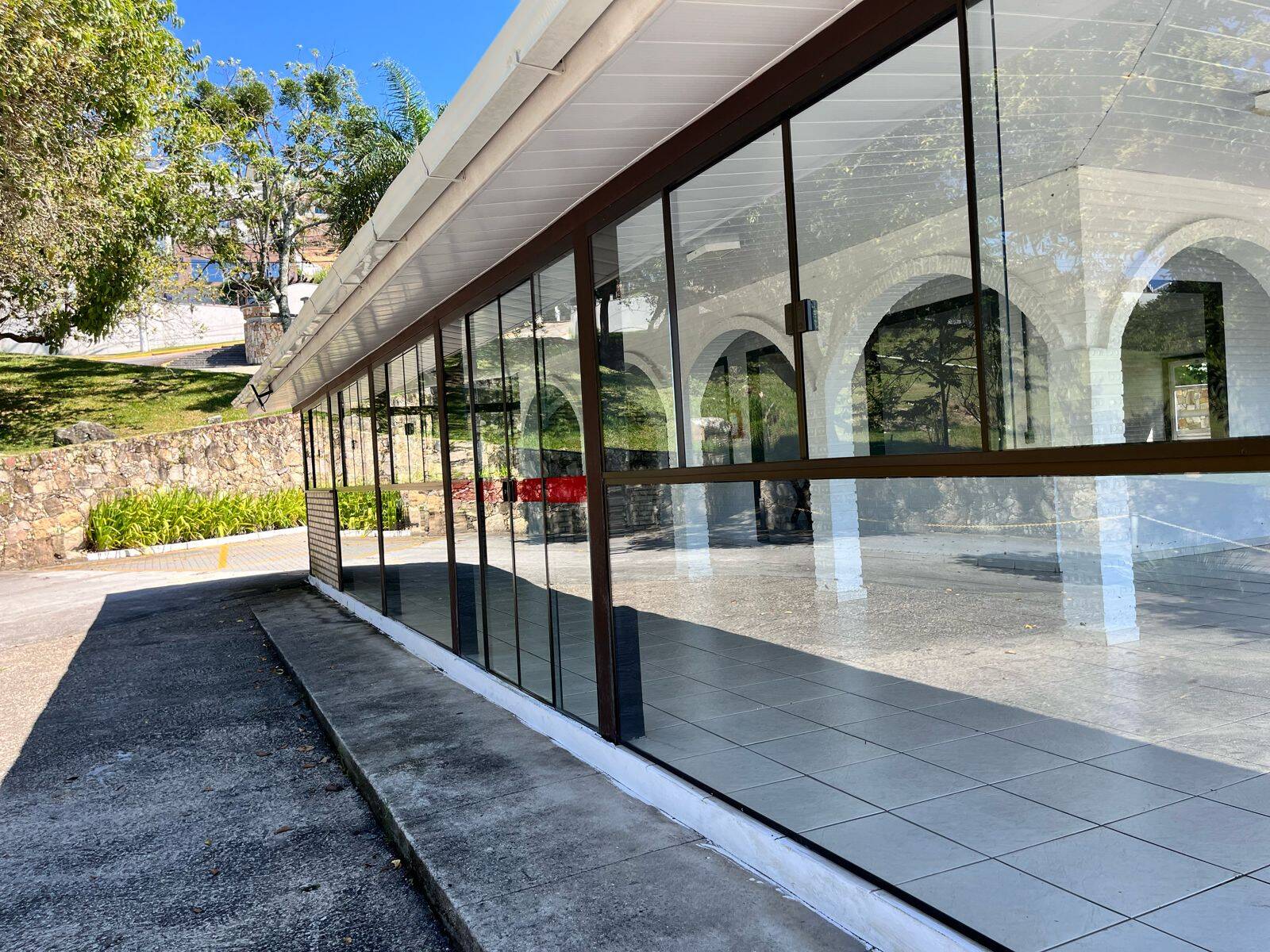 Casa à venda com 4 quartos, 1000m² - Foto 45