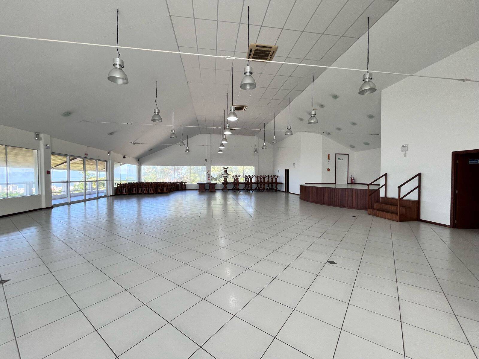Casa à venda com 4 quartos, 1000m² - Foto 43